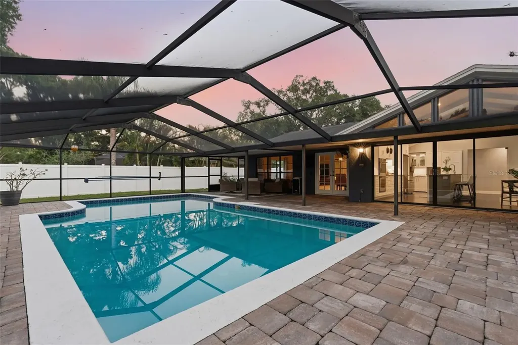 4221 Water Oaks Lane Tampa FL 33618