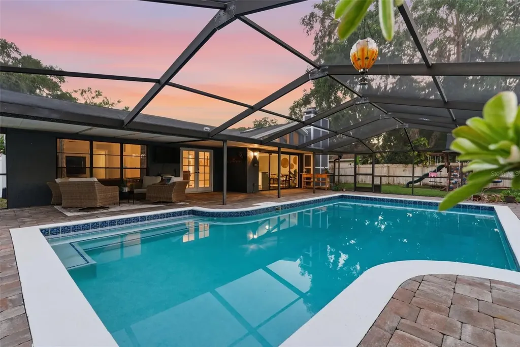4221 Water Oaks Lane Tampa FL 33618