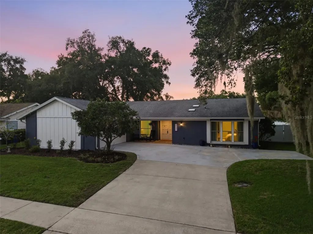 4221 Water Oaks Lane Tampa FL 33618