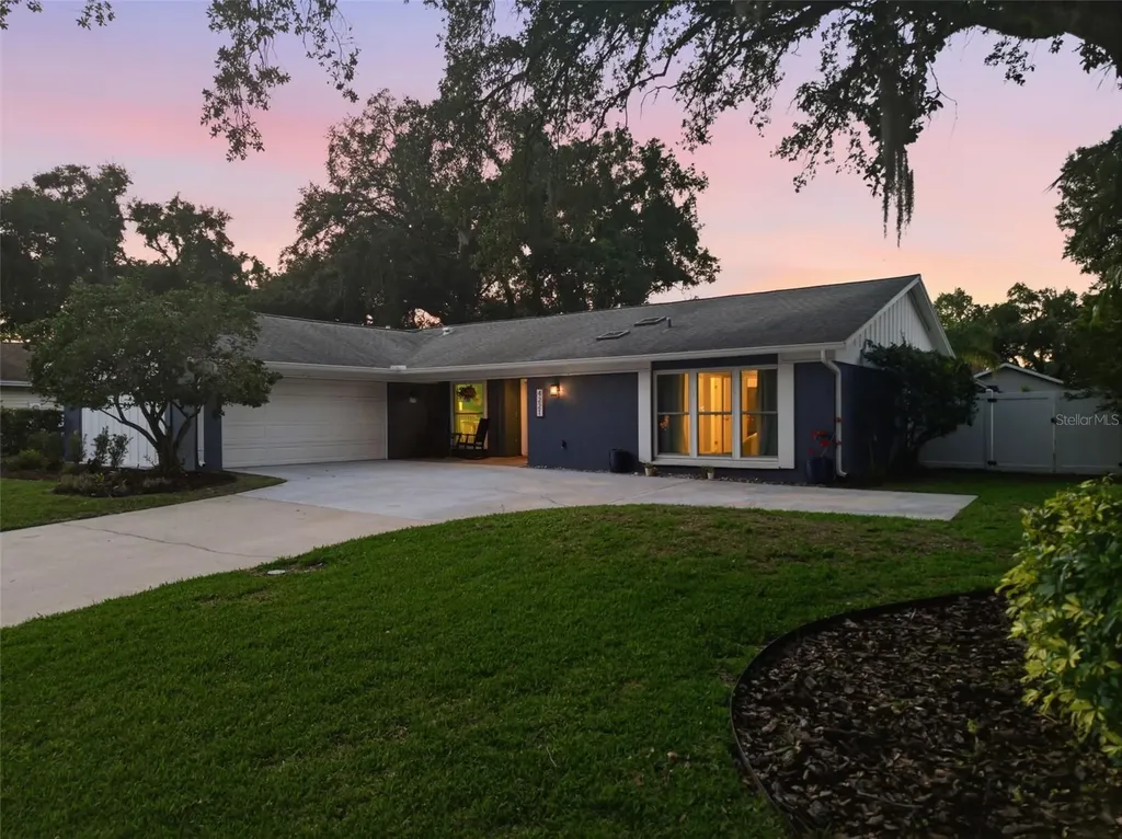 4221 Water Oaks Lane Tampa FL 33618