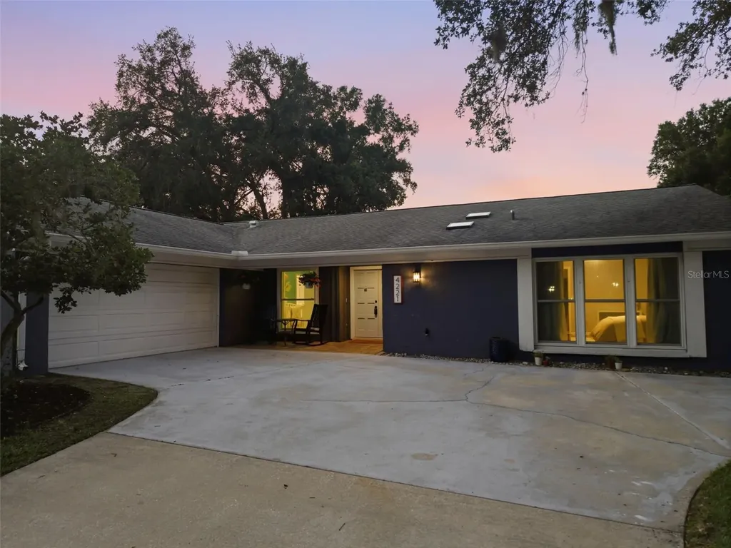 4221 Water Oaks Lane Tampa FL 33618