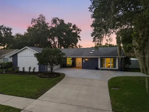 4221 Water Oaks Lane Tampa FL 33618