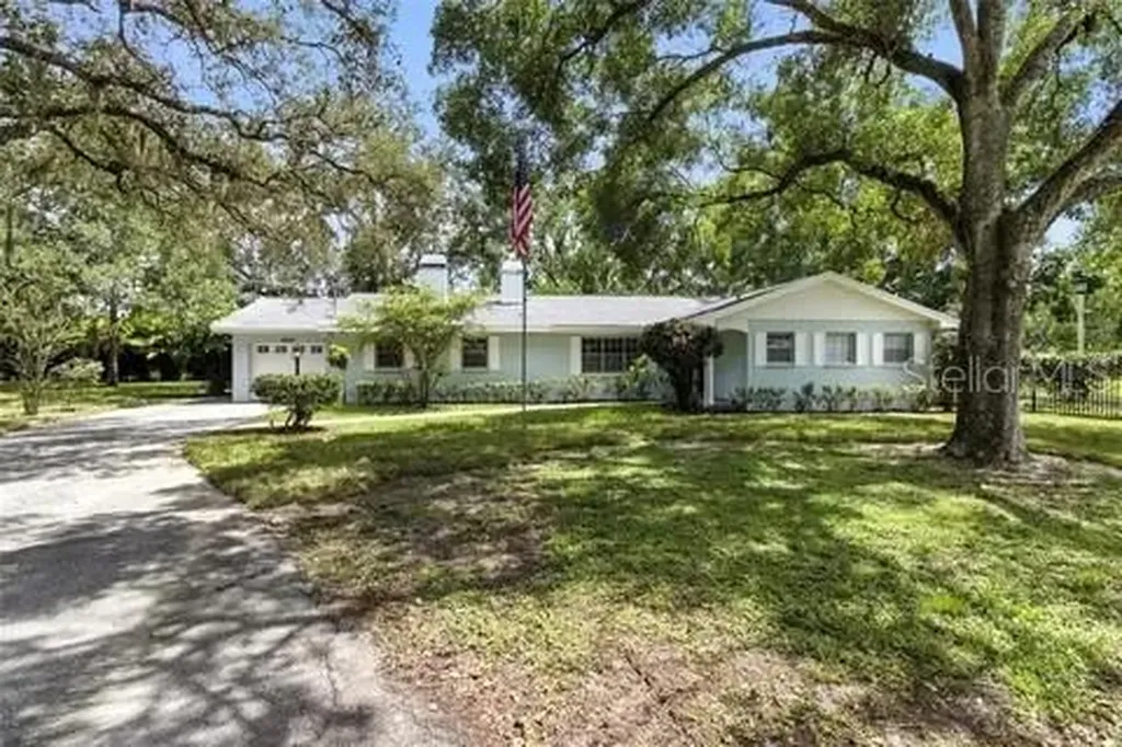 2510 Lake Ellen Drive Tampa FL 33618