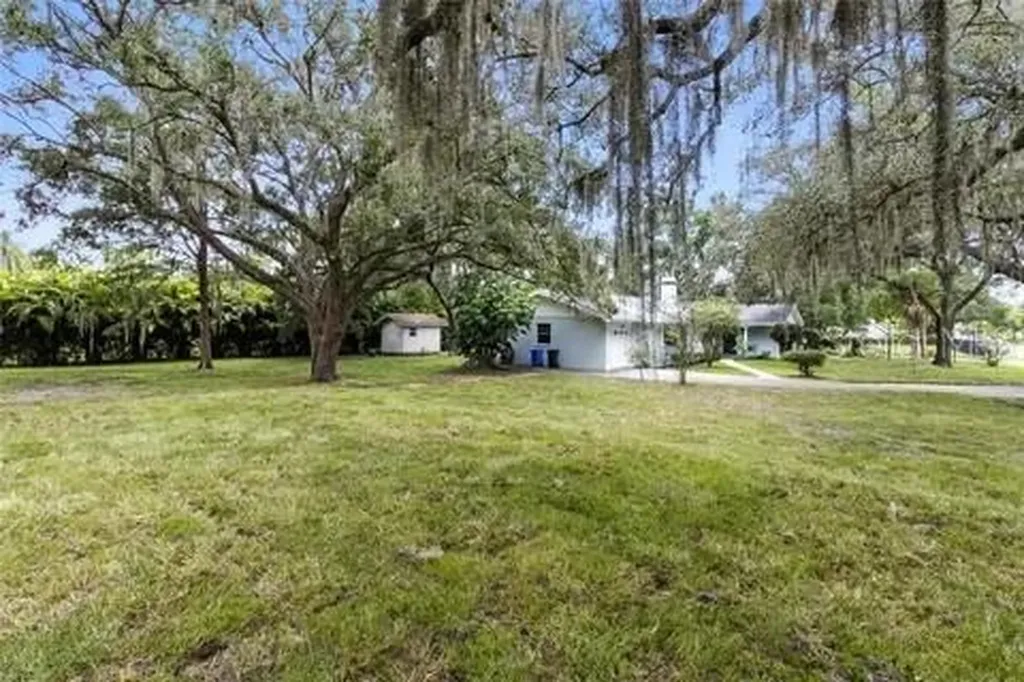2510 Lake Ellen Drive Tampa FL 33618