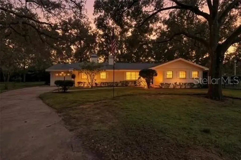 2510 Lake Ellen Drive Tampa FL 33618