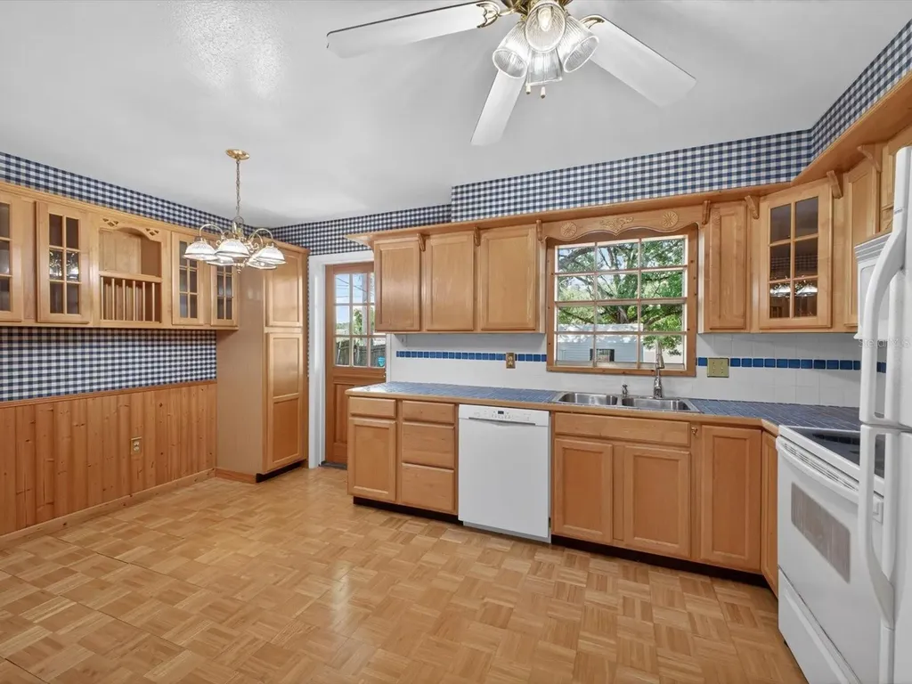 115 E Palm Street Davenport FL 33837