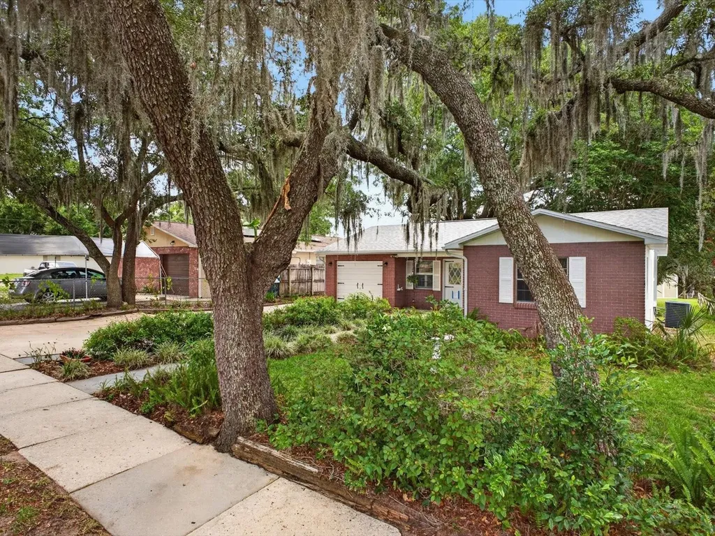 115 E Palm Street Davenport FL 33837
