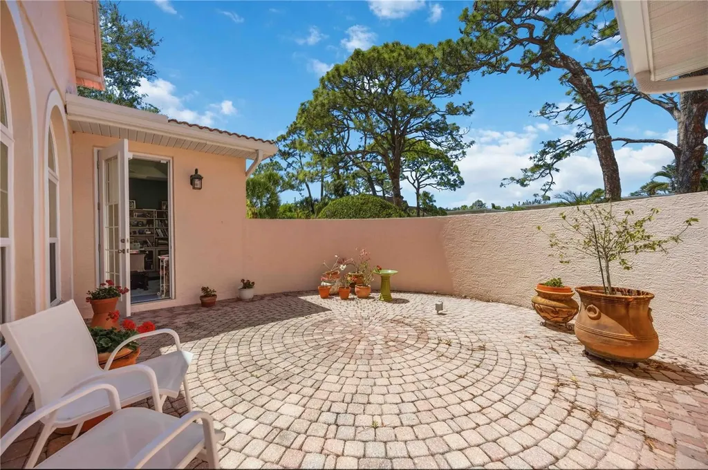517 Granada Avenue Venice FL 34285