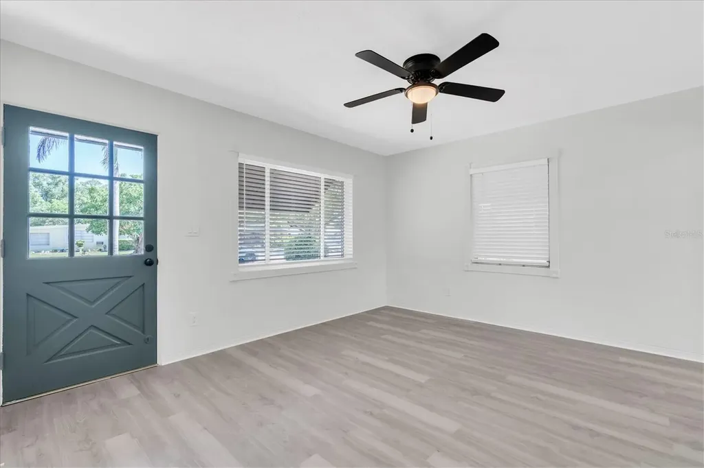 1221 53rd Avenue N St Petersburg FL 33703