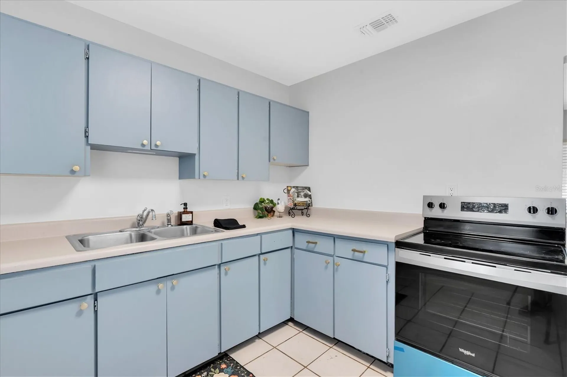 1221 53rd Avenue N St Petersburg FL 33703