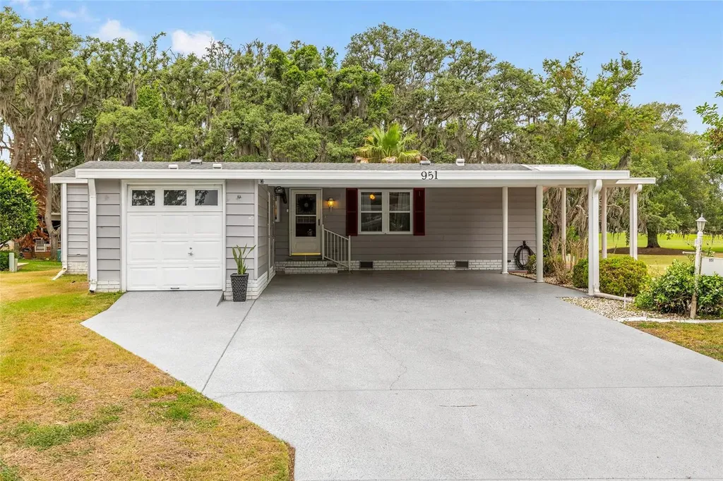 951 Oleander Street Lady Lake FL 32159