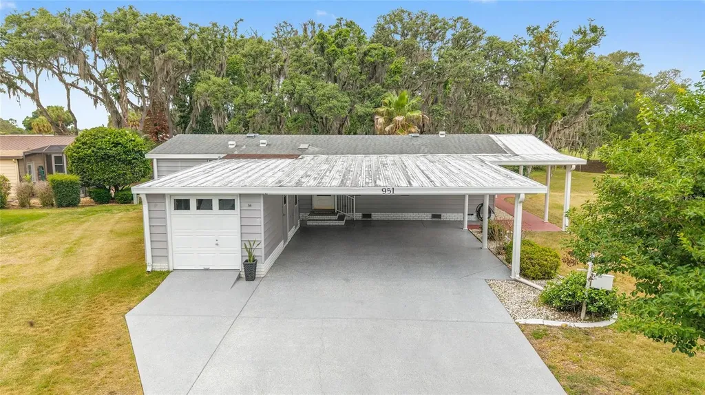 951 Oleander Street Lady Lake FL 32159