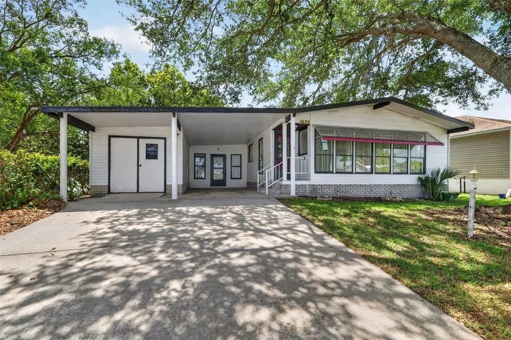 1625 Hilton Head Boulevard Lady Lake FL 32159