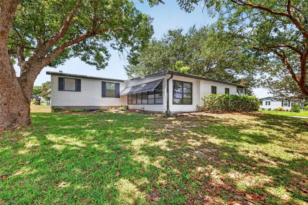1625 Hilton Head Boulevard Lady Lake FL 32159