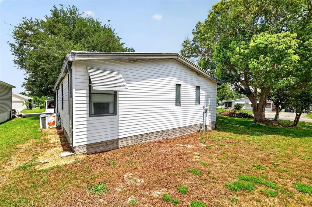 1625 Hilton Head Boulevard Lady Lake FL 32159