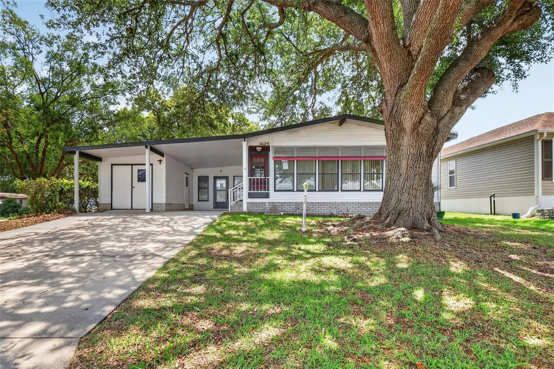1625 Hilton Head Boulevard Lady Lake FL 32159