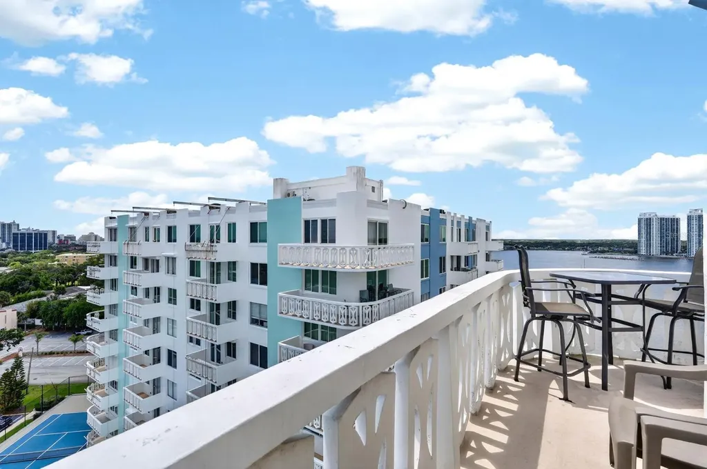 935 N Halifax Avenue Daytona Beach FL 32118