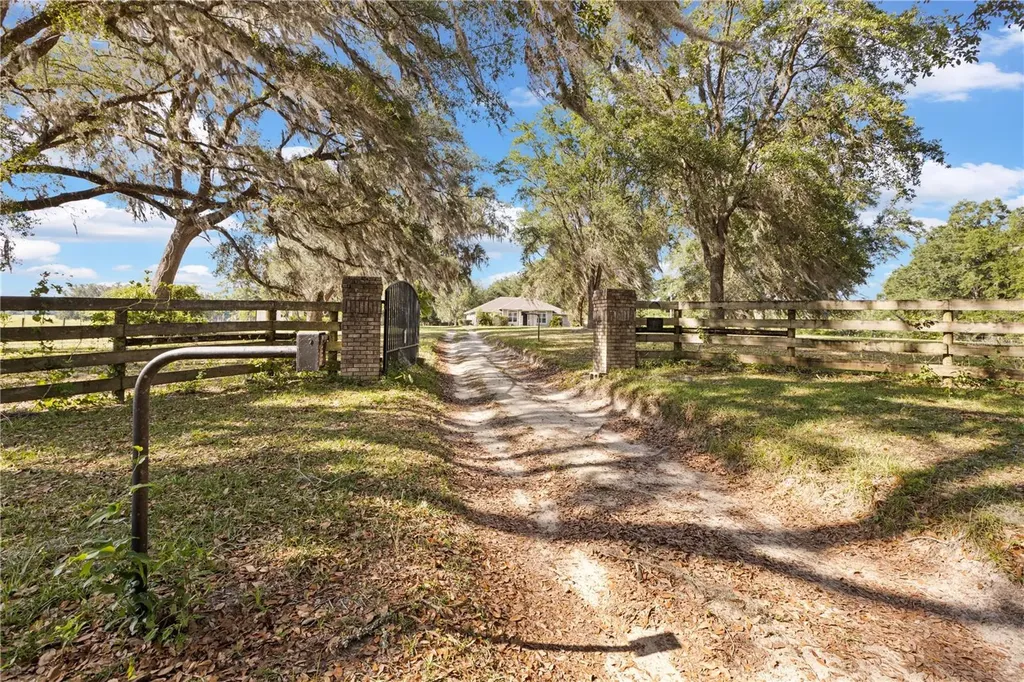 19328 SW 58th Place Archer FL 32618