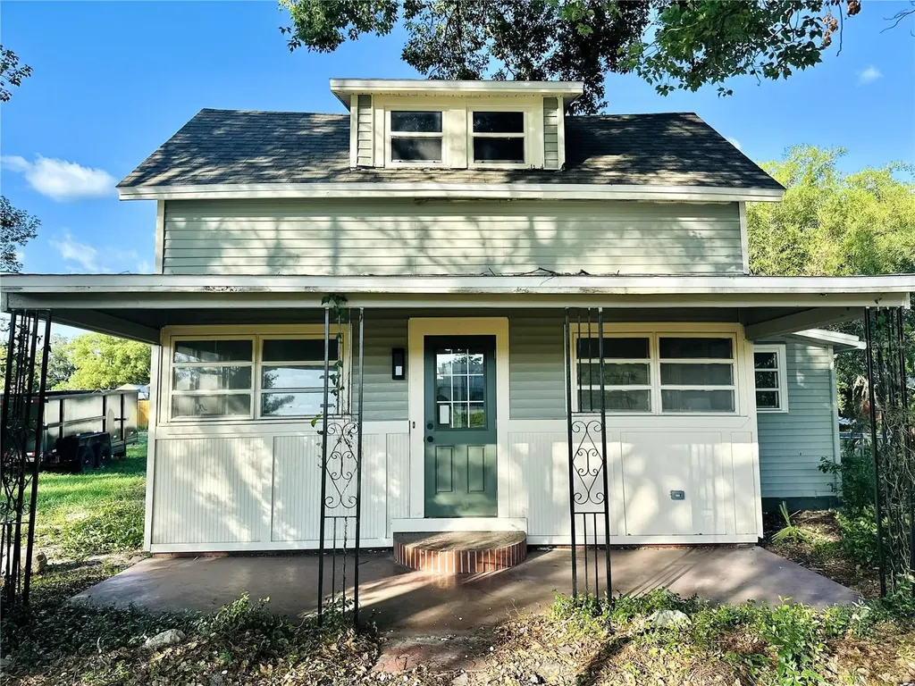 5654 12th Street Zephyrhills FL 33542