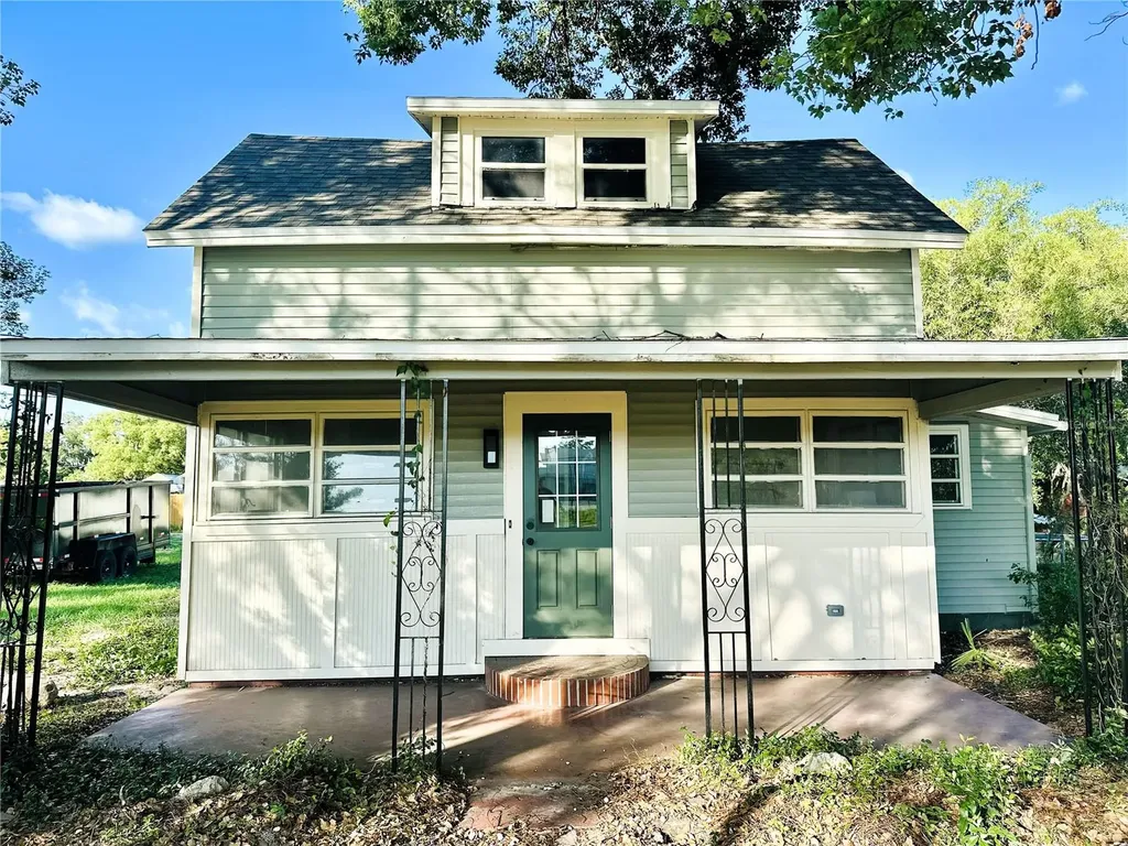 5654 12th Street Zephyrhills FL 33542