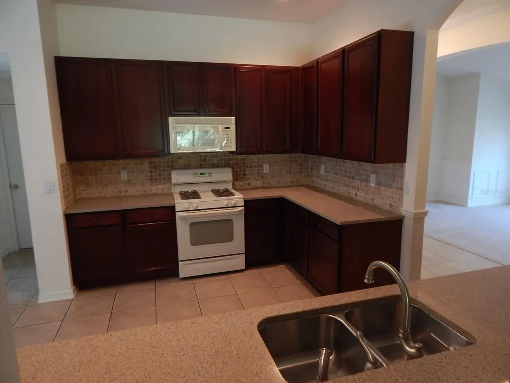 6433 Bridgecrest Drive Lithia FL 33547