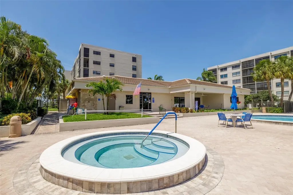 1316 Pasadena Avenue S South Pasadena FL 33707