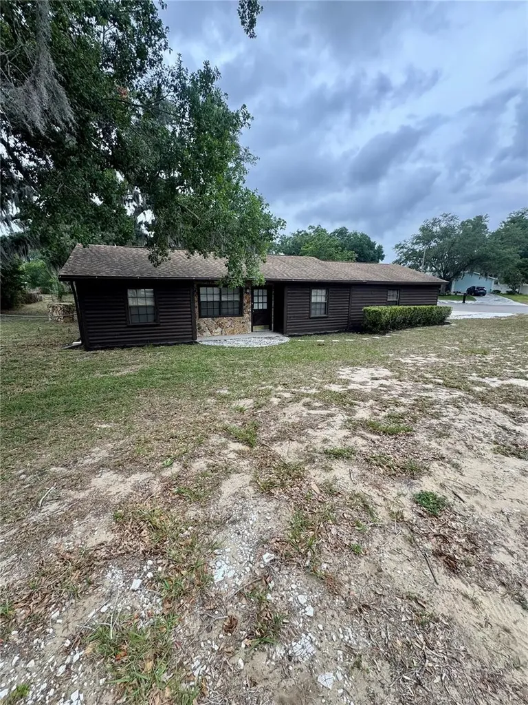 610 King Henry Court Seffner FL 33584