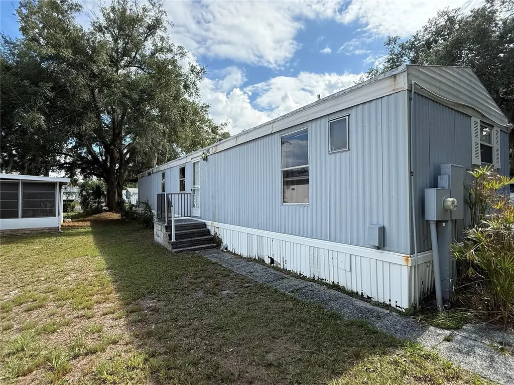 806 New Hampshire Avenue Wildwood FL 34785