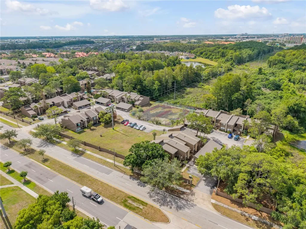 5472 Pine Creek Drive Orlando FL 32811