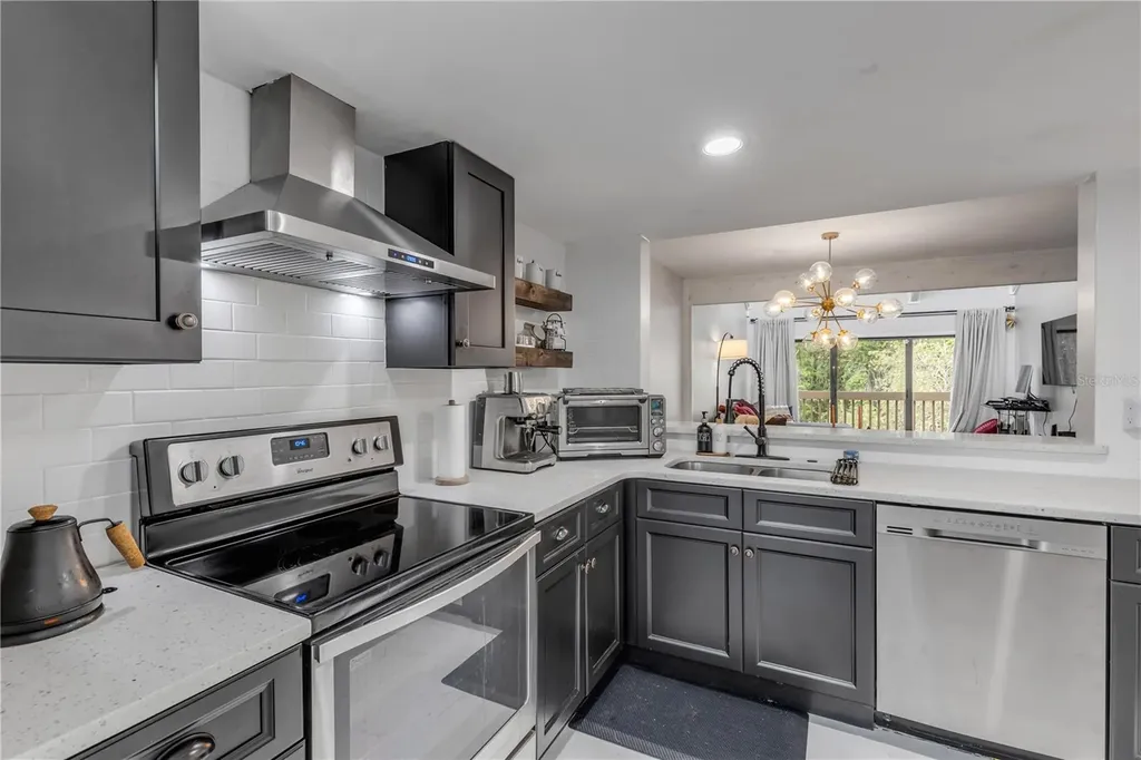 5472 Pine Creek Drive Orlando FL 32811