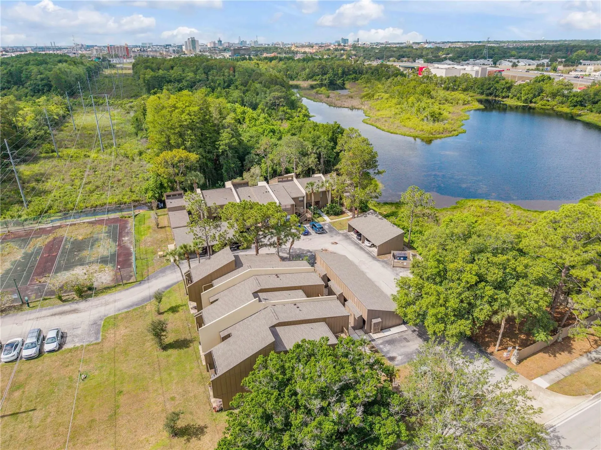 5472 Pine Creek Drive Orlando FL 32811