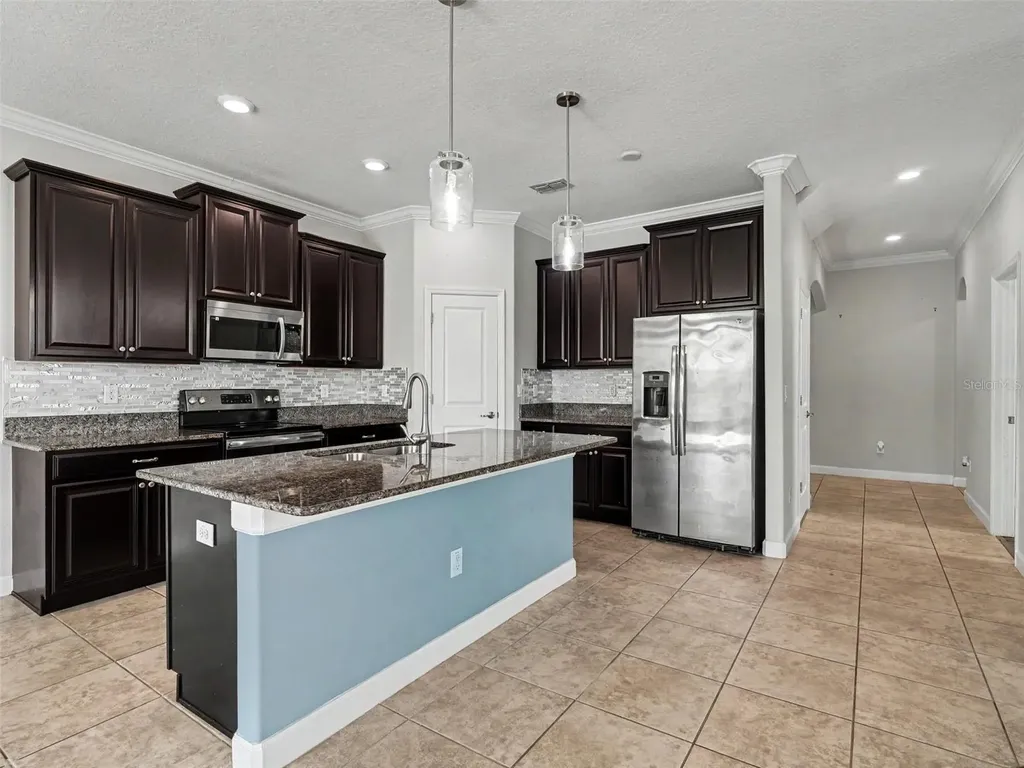 10025 Ivory Drive Sun City Center FL 33573