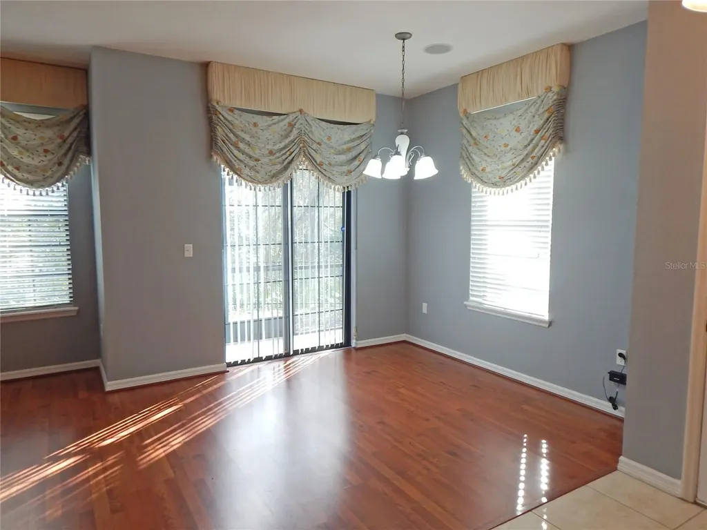 16411 Kingletridge Avenue Lithia FL 33547