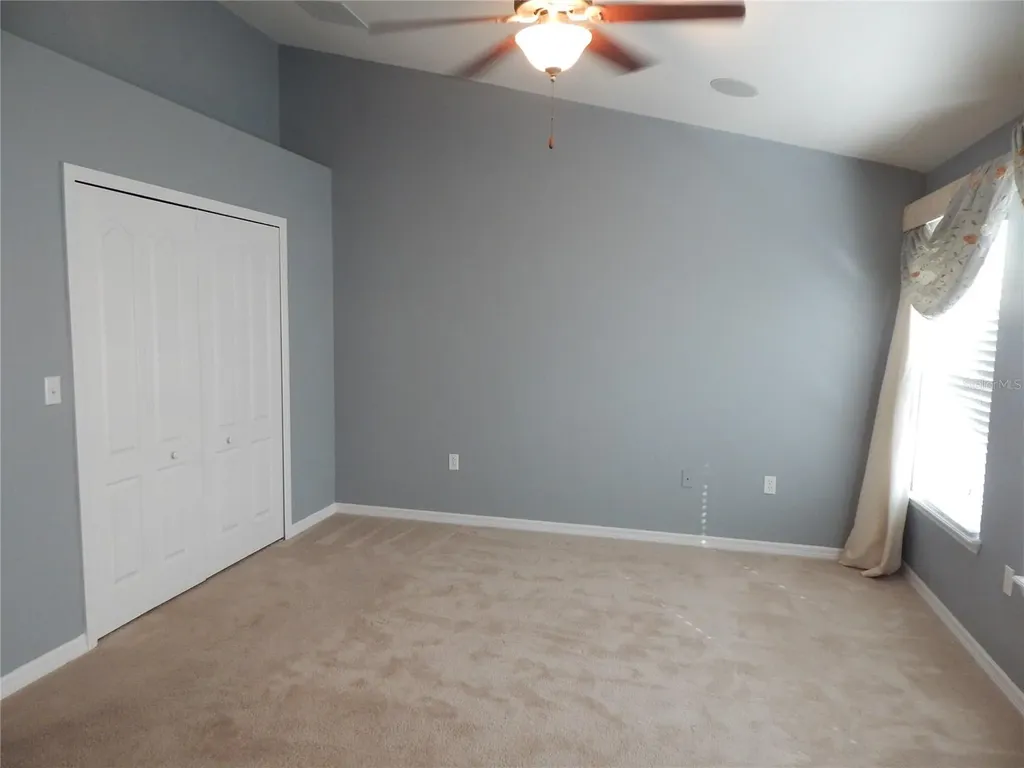 16411 Kingletridge Avenue Lithia FL 33547