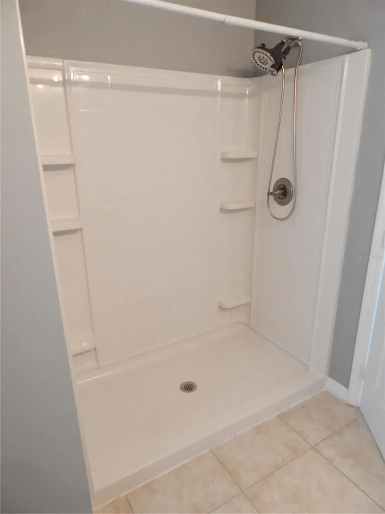16411 Kingletridge Avenue Lithia FL 33547