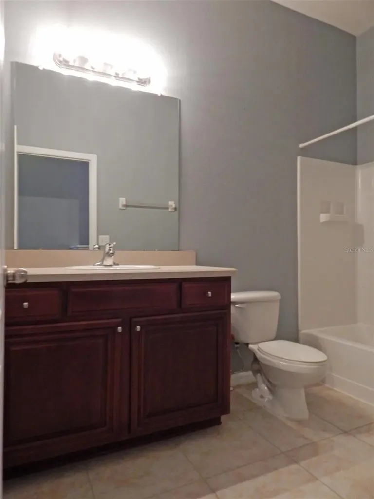 16411 Kingletridge Avenue Lithia FL 33547