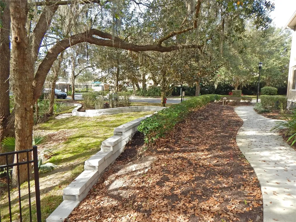 16411 Kingletridge Avenue Lithia FL 33547