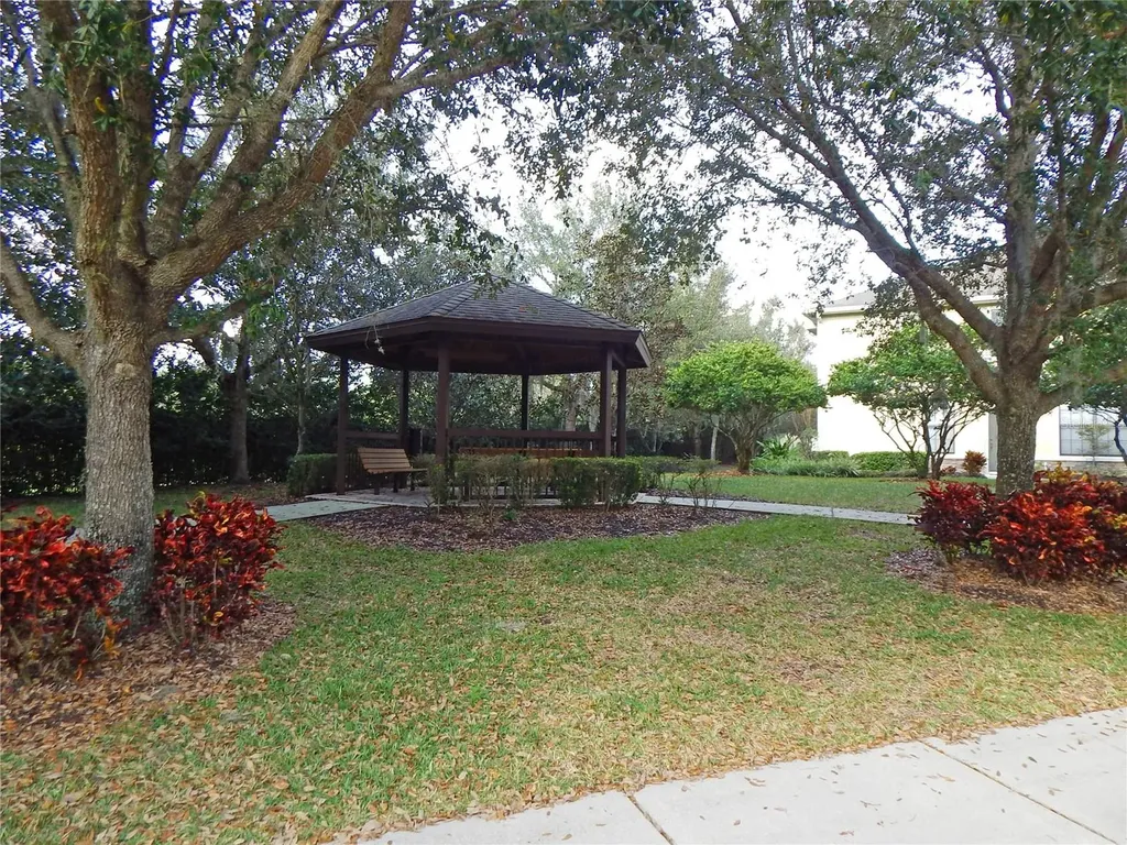 16411 Kingletridge Avenue Lithia FL 33547