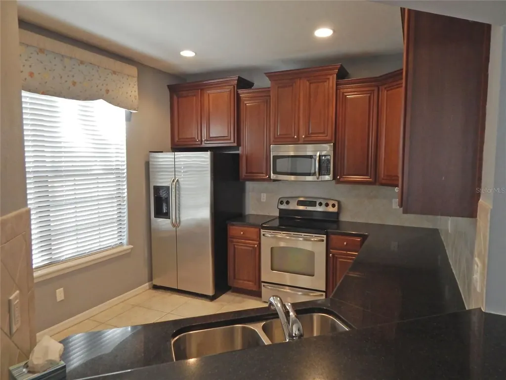 16411 Kingletridge Avenue Lithia FL 33547