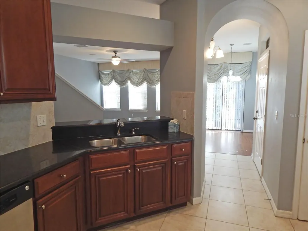 16411 Kingletridge Avenue Lithia FL 33547