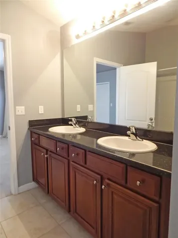 16411 Kingletridge Avenue Lithia FL 33547