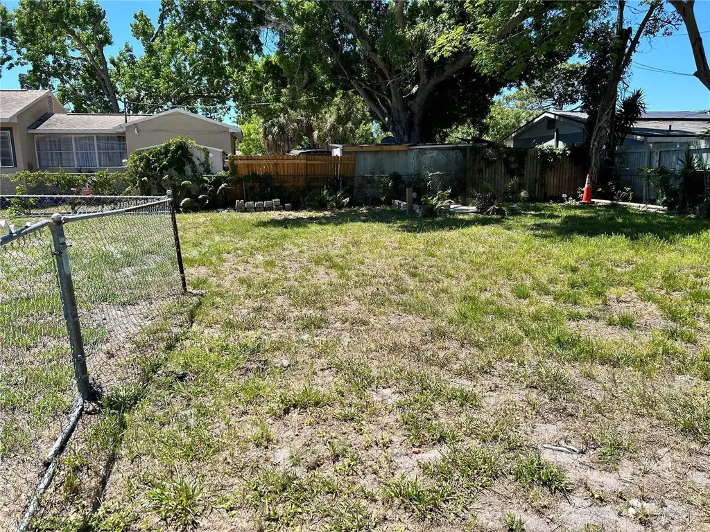 827 40th Street S St Petersburg FL 33711