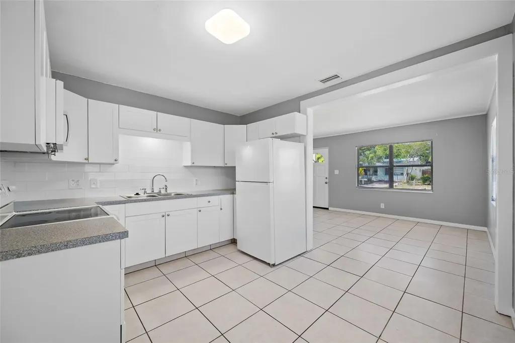 3246 20th Avenue S St Petersburg FL 33712