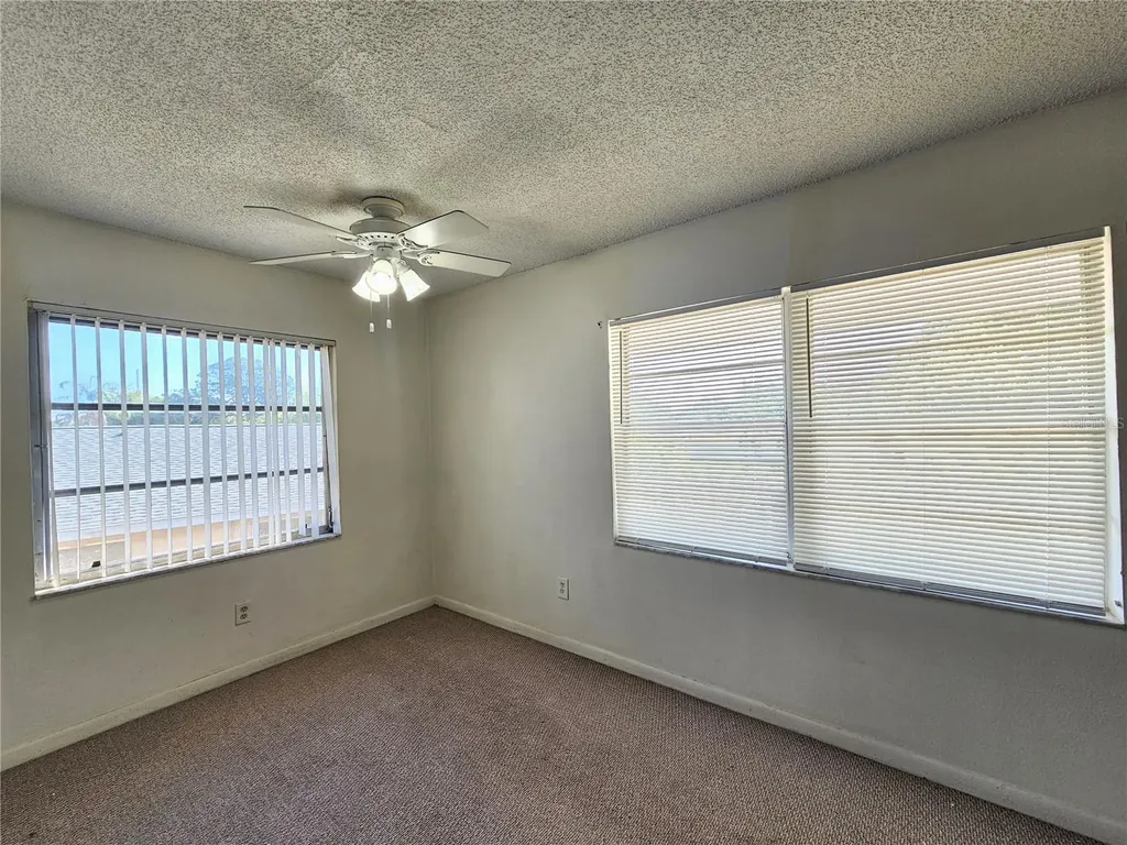 209 NW Jefferson Circle N St Petersburg FL 33702
