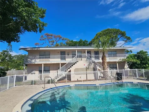 209 NW Jefferson Circle N St Petersburg FL 33702