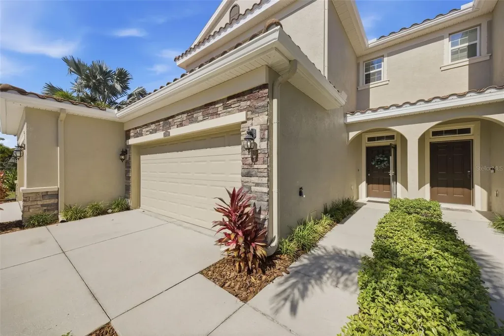 5249 5th Way N St Petersburg FL 33703