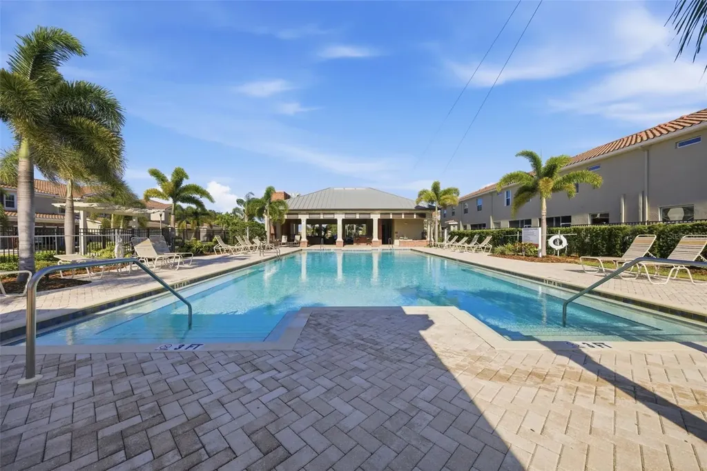 5249 5th Way N St Petersburg FL 33703