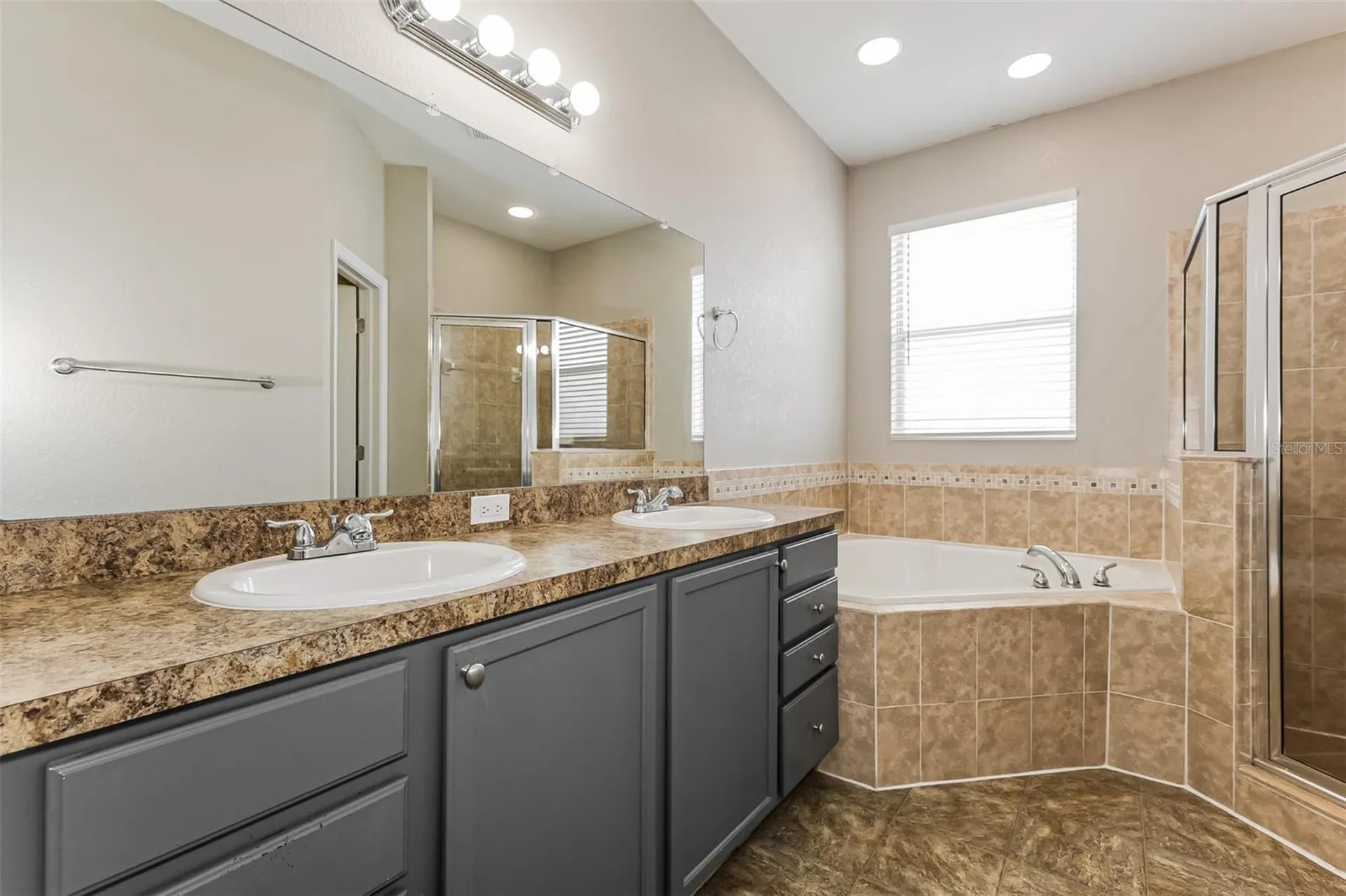 8130 Woodvine Circle Lakeland FL 33810