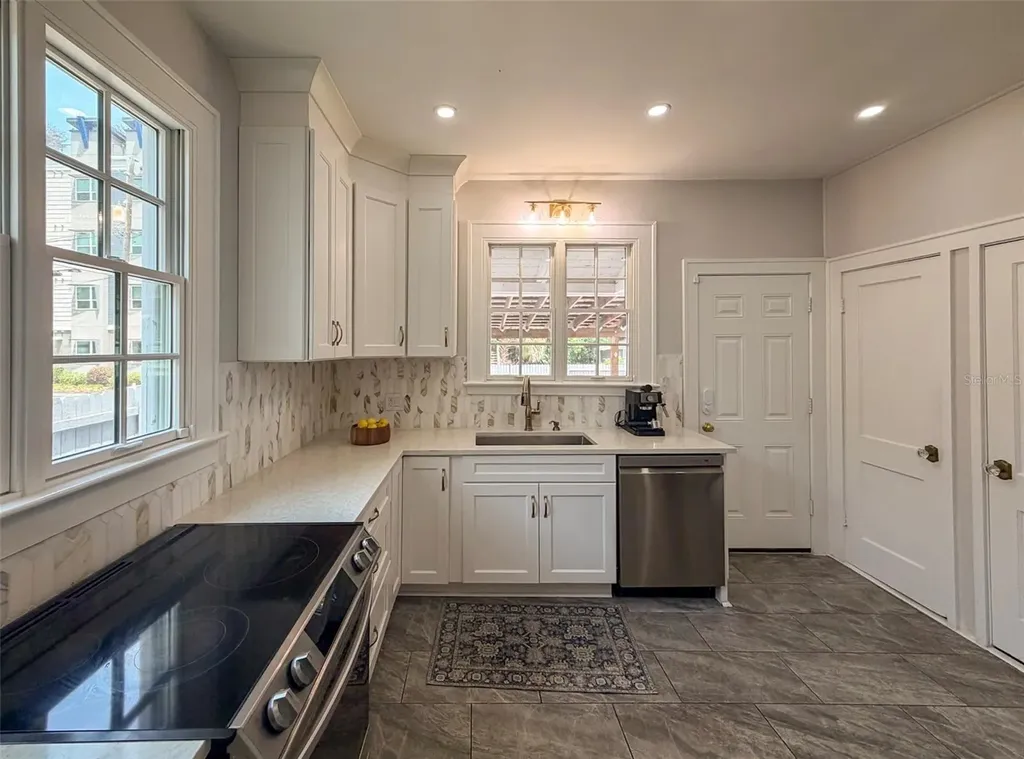 417 SW 10th Street Gainesville FL 32601
