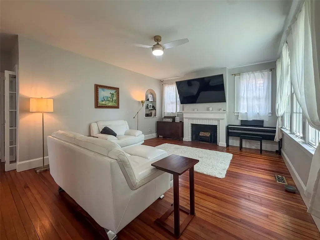 417 SW 10th Street Gainesville FL 32601
